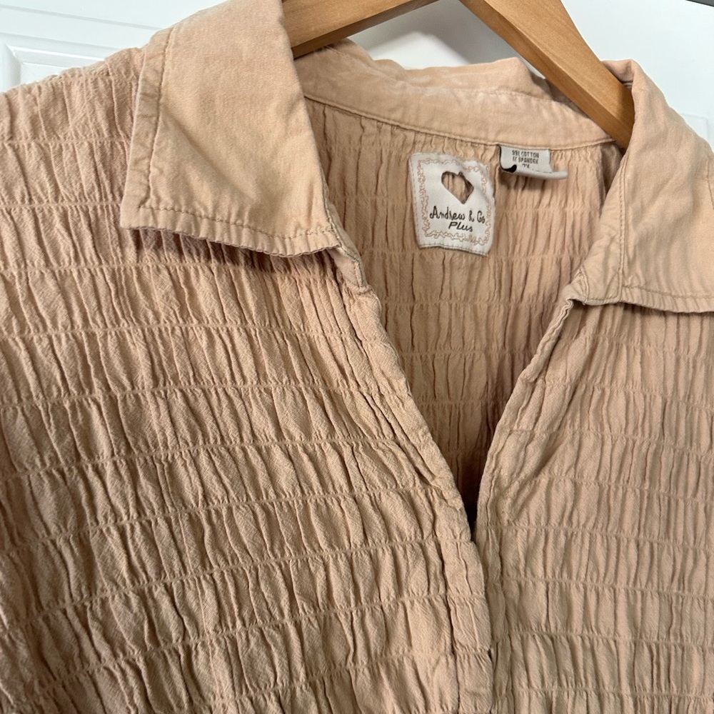 Andrew & Co Crinkle Button Down Tan Shirt, Size 2X - Picture 4 of 8